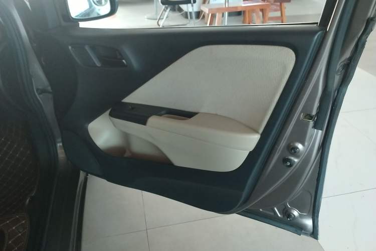 Used Honda Greiz 2016 1.5L CVT Classic Edition Interior 5