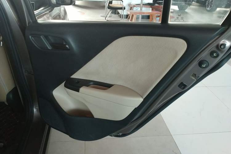 Used Honda Greiz 2016 1.5L CVT Classic Edition Interior 6