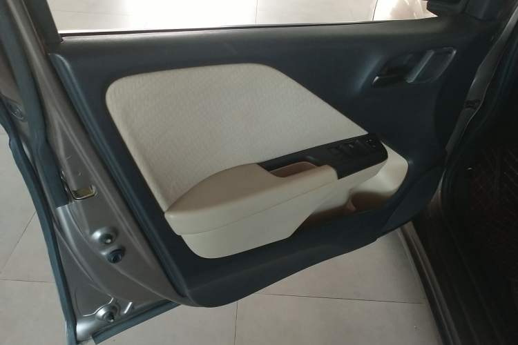 Used Honda Greiz 2016 1.5L CVT Classic Edition Interior 7