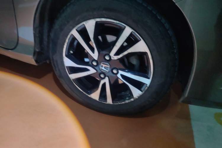 Used Honda Greiz 2016 1.5L CVT Comfort Version Right Front Wheel Hub