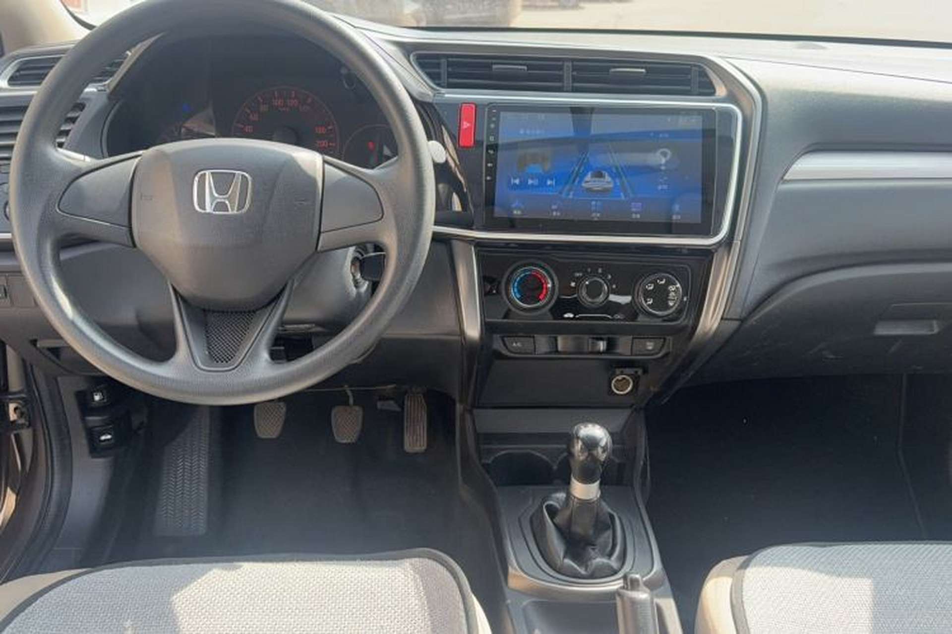 Used Honda Greiz 2016 1.5L Manual Classic Edition Center Console