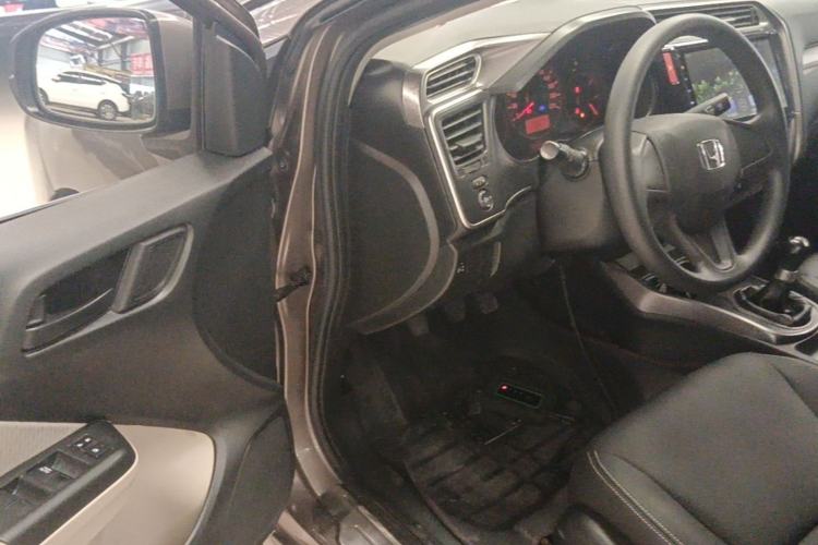 Used Honda Greiz 2016 1.5L Manual Classic Edition Driver Seat