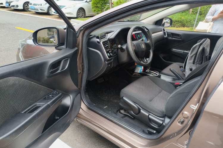 Used Honda Greiz 2016 1.5L CVT Fashion Edition Driver Seat