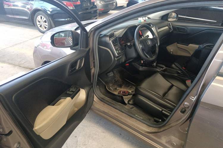 Used Honda Greiz 2016 1.5L CVT Classic Edition Driver Seat