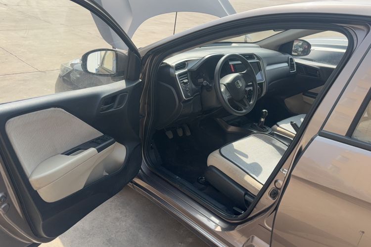 Used Honda Greiz 2016 1.5L Manual Classic Edition Driver Seat