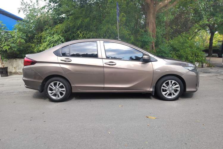 Used Honda Greiz 2016 1.5L Manual Classic Edition Exterior 3
