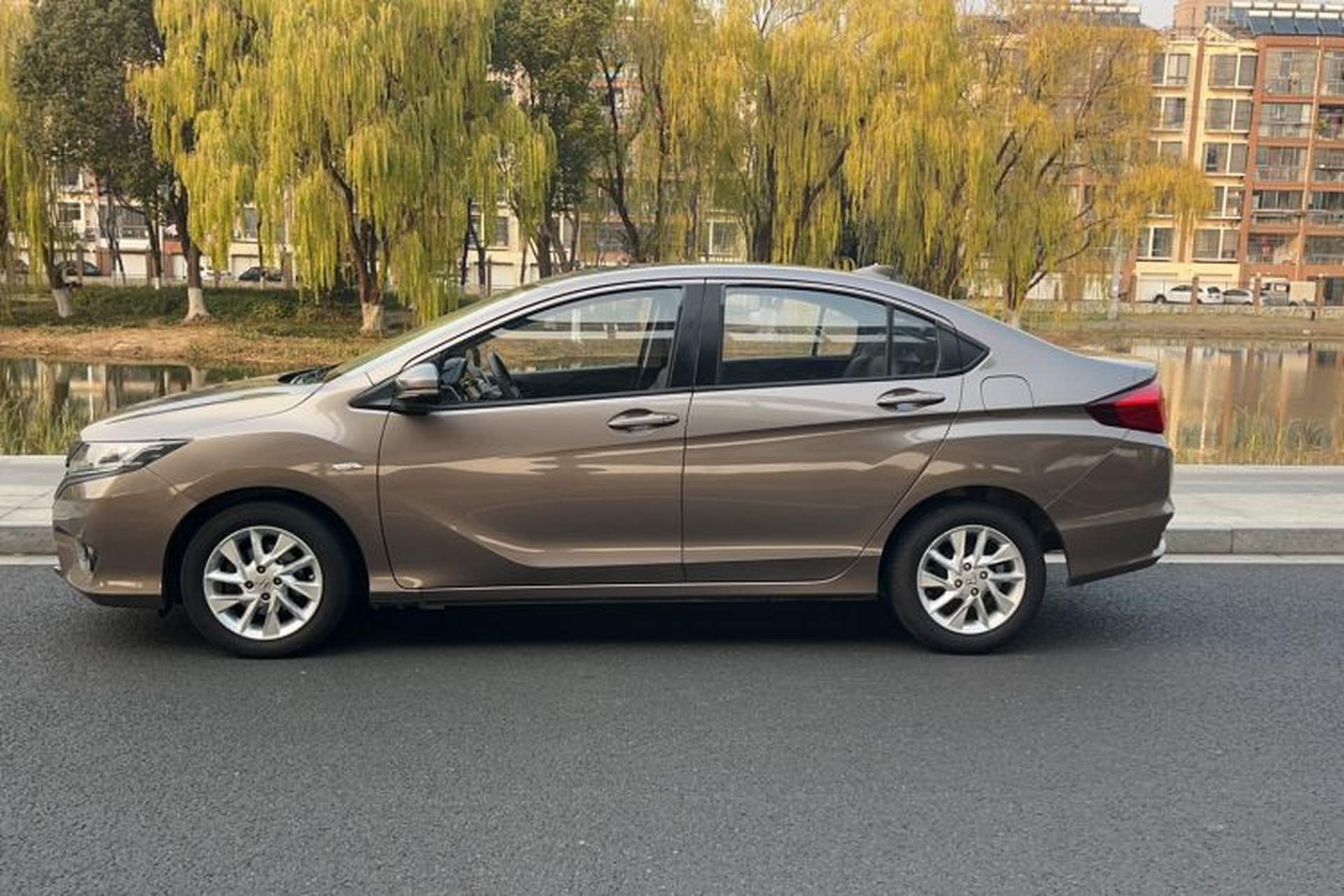 Used Honda Greiz 2016 1.5L CVT Fashion Edition Exterior 3