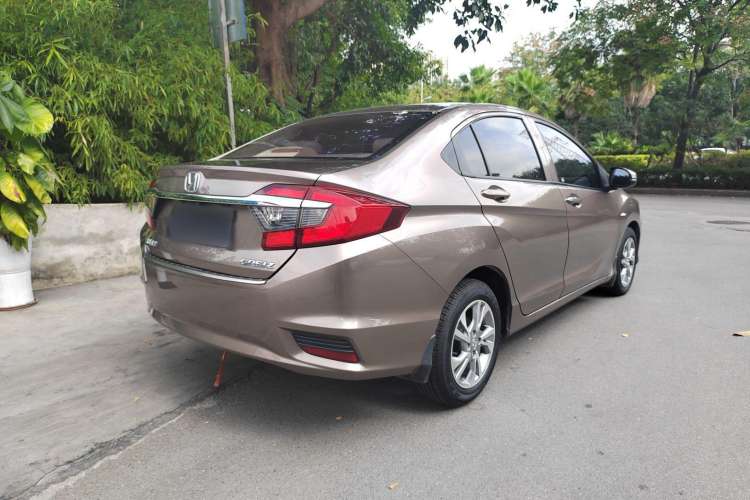 Used Honda Greiz 2016 1.5L Manual Classic Edition Exterior 4