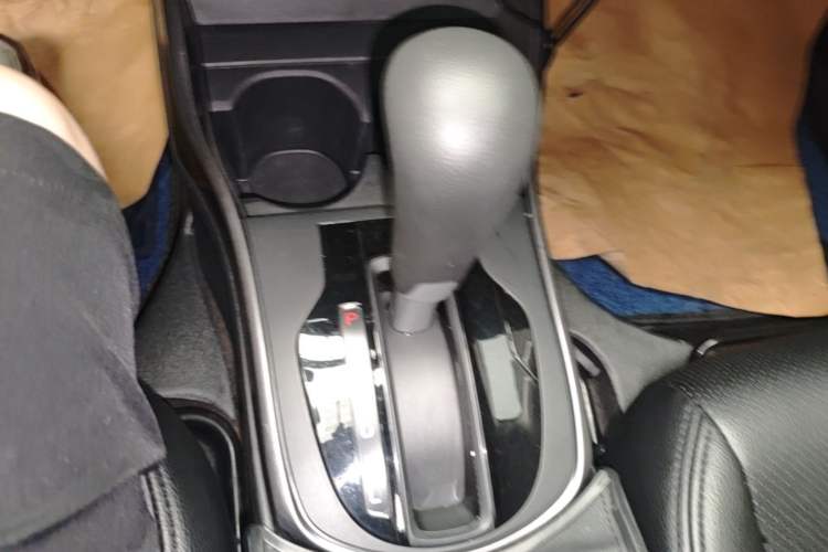 Used Honda Greiz 2016 1.5L CVT Classic Edition Gear Lever