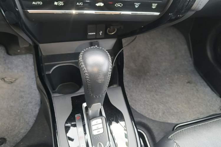 Used Honda Greiz 2016 1.5L CVT Luxury Edition Gear Lever