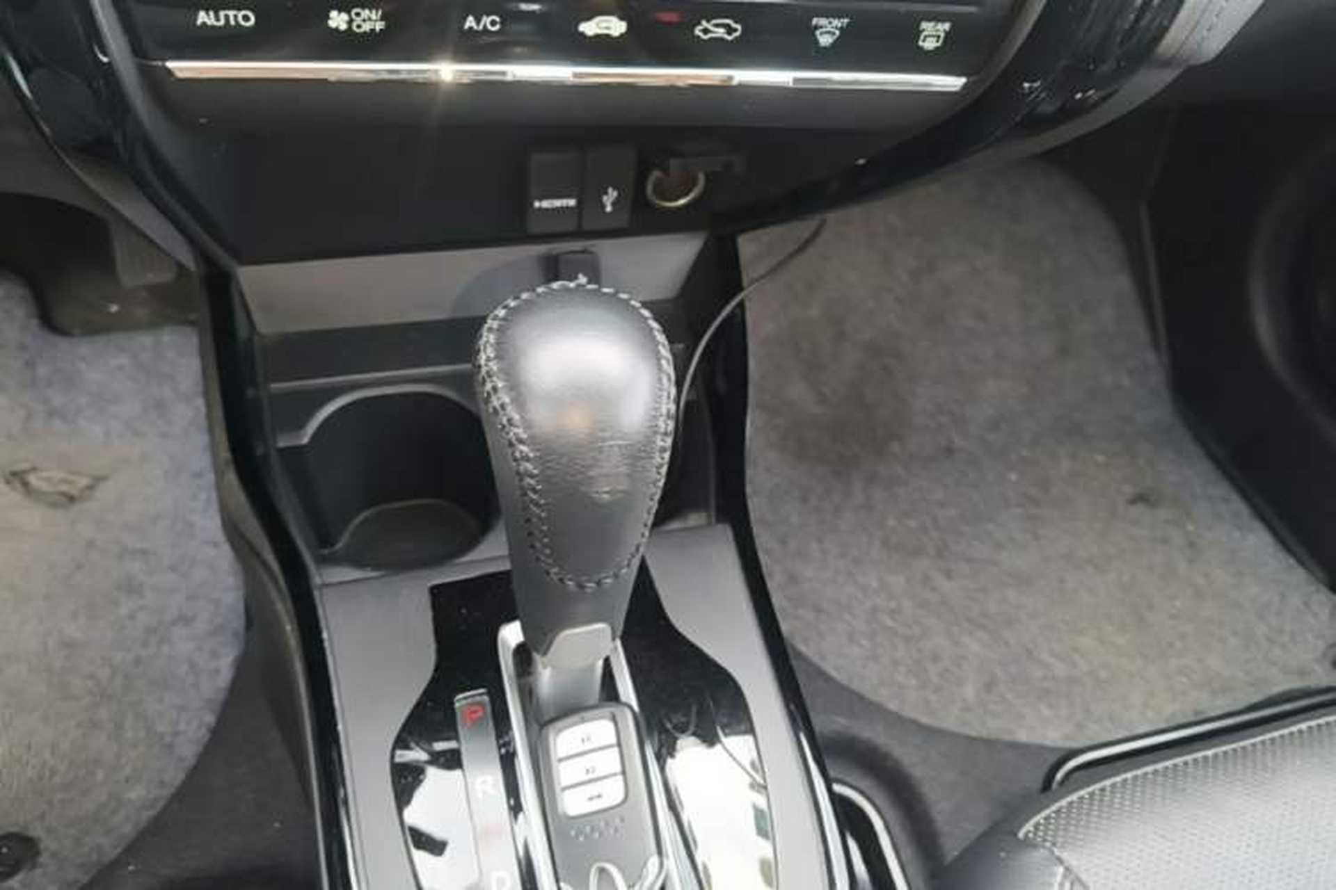 Used Honda Greiz 2016 1.5L CVT Luxury Edition Gear Lever