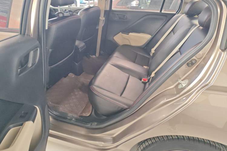 Used Honda Greiz 2016 1.5L CVT Classic Edition Interior 1
