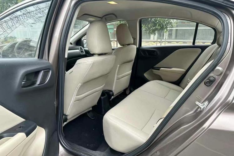 Used Honda Greiz 2016 1.5L CVT Classic Edition Interior 10