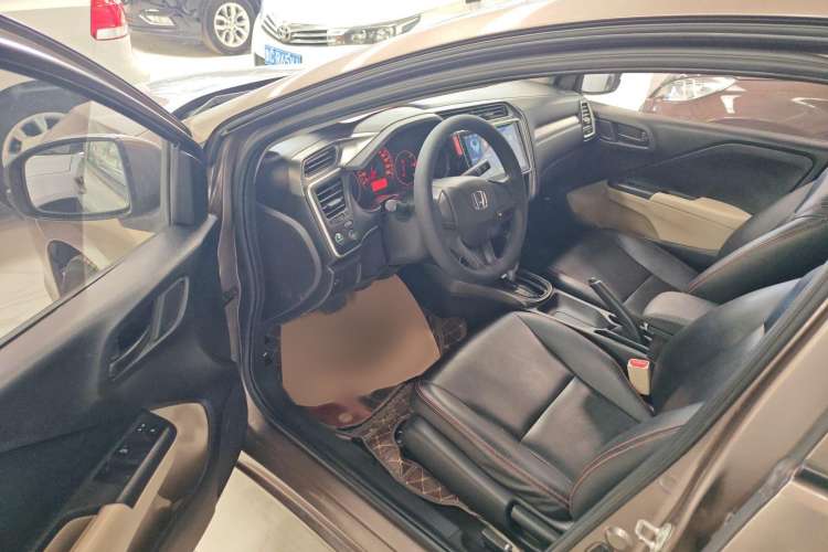 Used Honda Greiz 2016 1.5L CVT Classic Edition Interior 2
