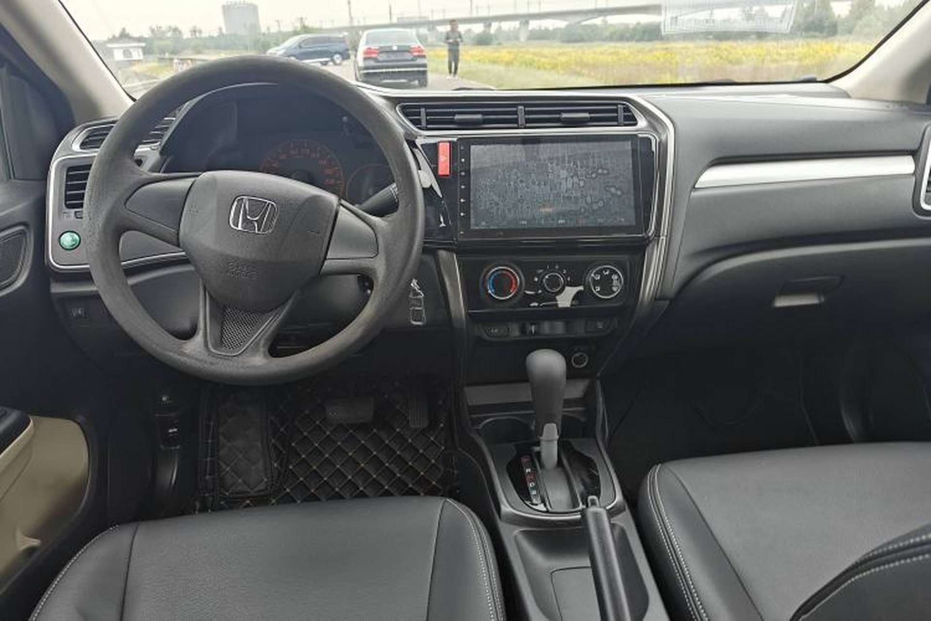 Used Honda Greiz 2016 1.5L CVT Classic Edition Interior 2