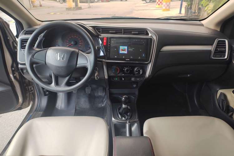 Used Honda Greiz 2016 1.5L Manual Classic Edition Interior 3