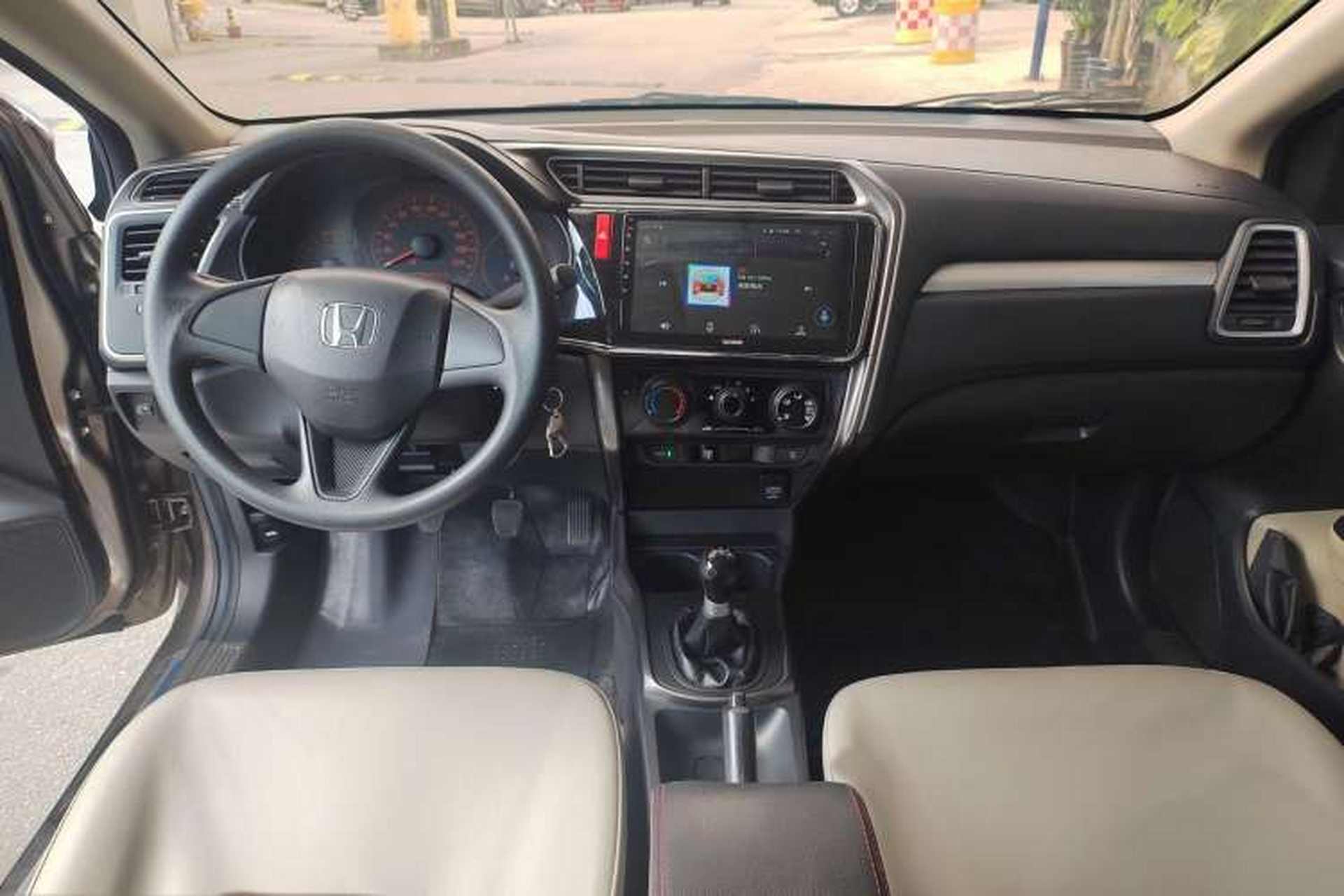 Used Honda Greiz 2016 1.5L Manual Classic Edition Interior 3