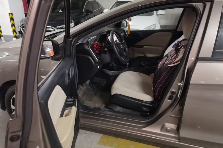 Used Honda Greiz 2016 1.5L Manual Classic Edition Interior 3