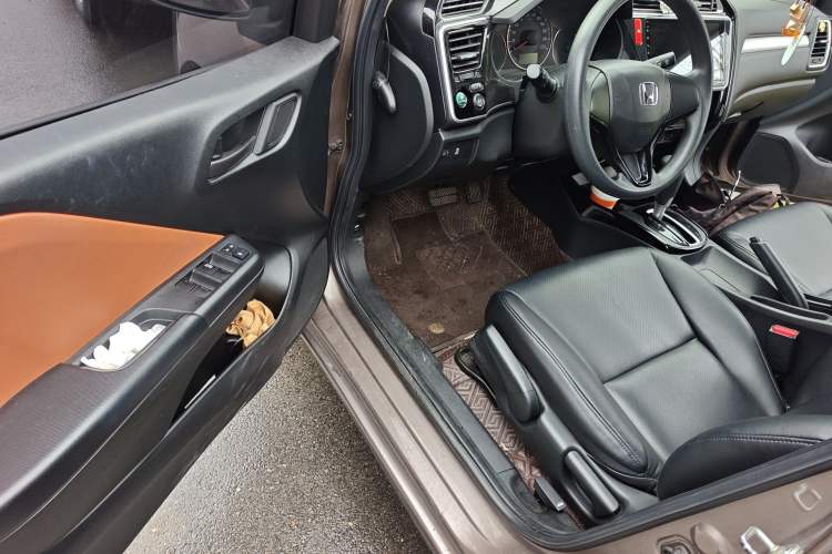 Used Honda Greiz 2016 1.5L CVT Fashion Edition Interior 3
