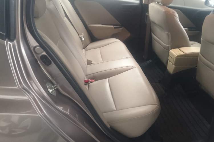 Used Honda Greiz 2016 1.5L CVT Classic Edition Interior 7