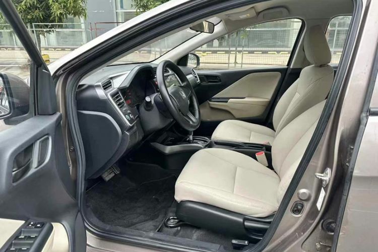 Used Honda Greiz 2016 1.5L CVT Classic Edition Interior 8