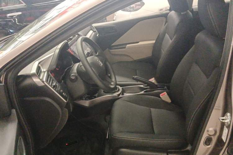 Used Honda Greiz 2016 1.5L Manual Classic Edition Left Front Seat