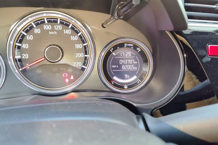 Used Honda Greiz 2016 1.5L CVT Luxury Edition Odometer Close Up