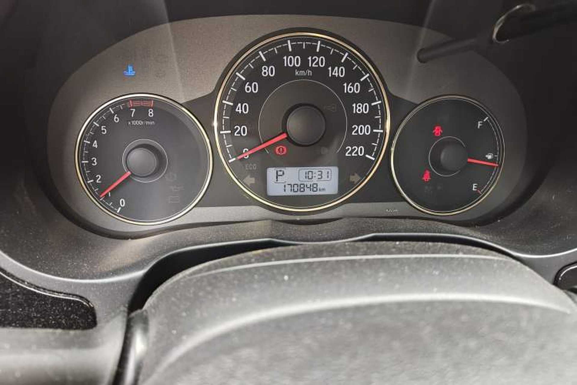 Used Honda Greiz 2016 1.5L CVT Fashion Edition Odometer Close Up