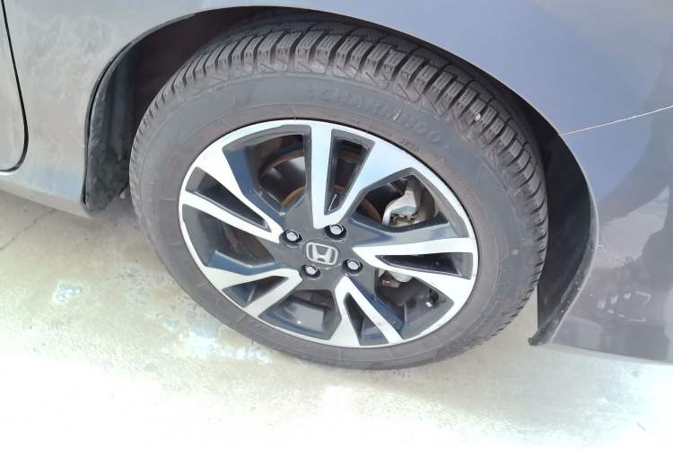 Used Honda Greiz 2016 1.5L CVT Luxury Edition Right Front Wheel Hub