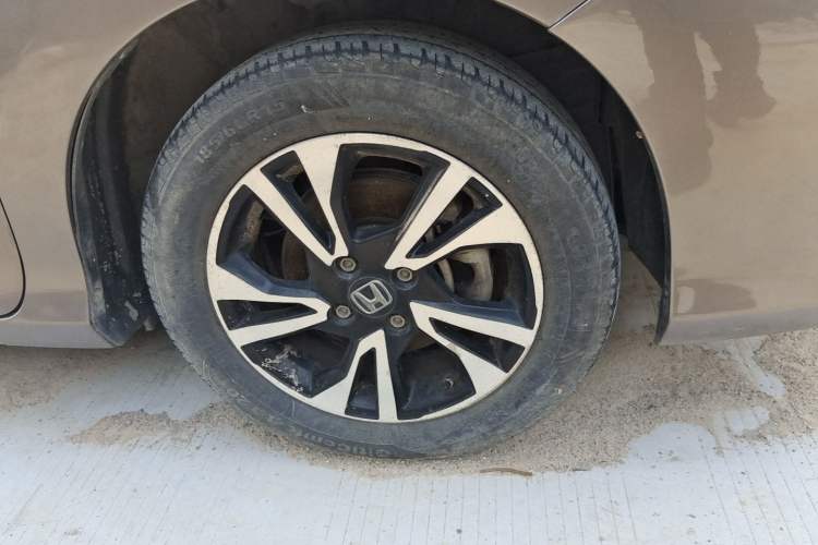 Used Honda Greiz 2016 1.5L Manual Classic Edition Right Front Wheel Hub