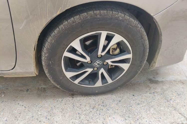 Used Honda Greiz 2016 1.5L Manual Classic Edition Right Front Wheel Hub