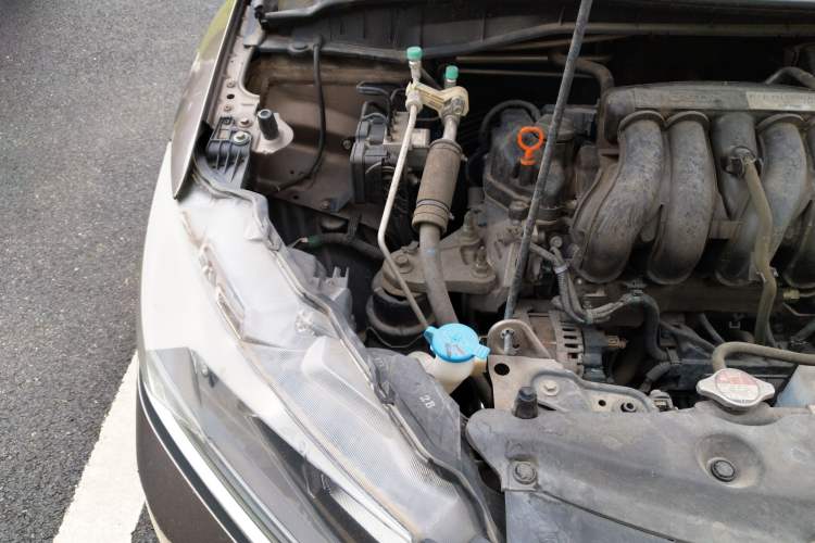 Used Honda Greiz 2016 1.5L Manual Classic Edition Engine Bay Right
