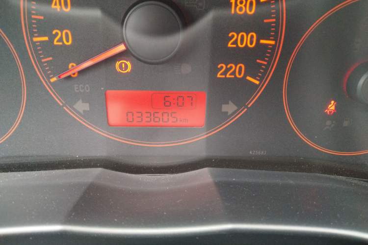 Used Honda Greiz 2016 1.5L Manual Classic Edition Odometer Close Up