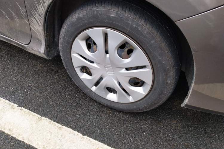 Used Honda Greiz 2016 1.5L Manual Classic Edition Right Front Wheel Hub