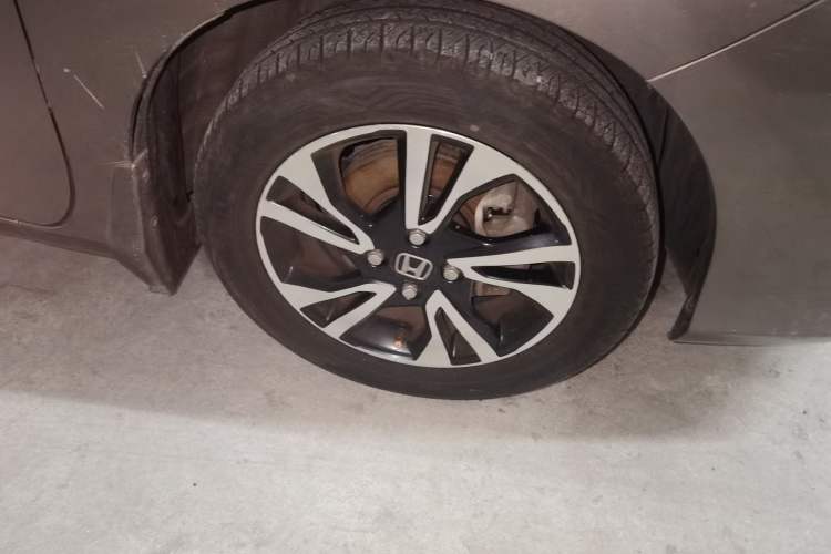 Used Honda Greiz 2016 1.5L Manual Classic Edition Right Front Wheel Hub
