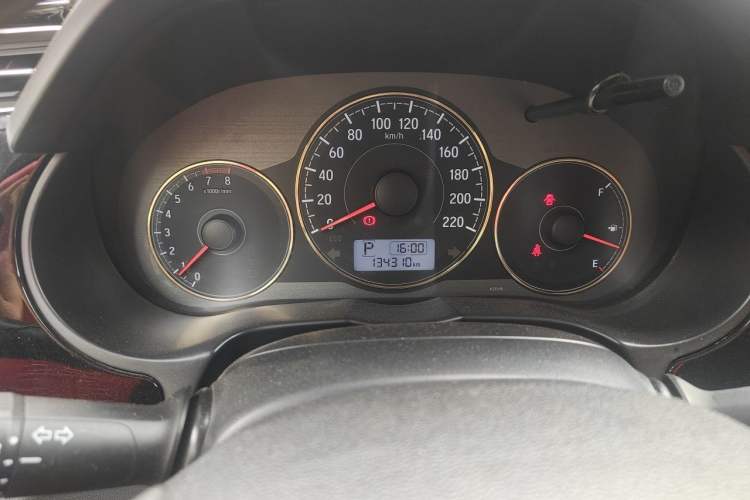 Used Honda Greiz 2016 1.5L CVT Comfort Version Odometer Close Up