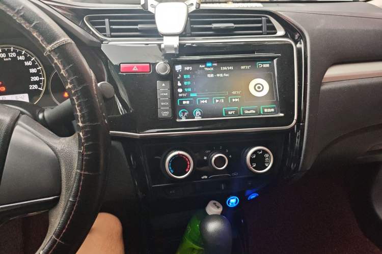 Used Honda Greiz 2016 1.5L CVT Fashion Edition Audio And AC Panel
