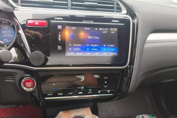 Used Honda Greiz 2016 1.5L CVT Luxury Edition Audio And AC Panel