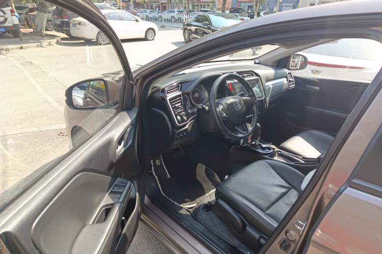 Used Honda Greiz 2016 1.5L CVT Luxury Edition Driver Seat