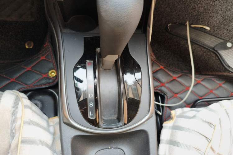Used Honda Greiz 2016 1.5L CVT Classic Edition Gear Lever
