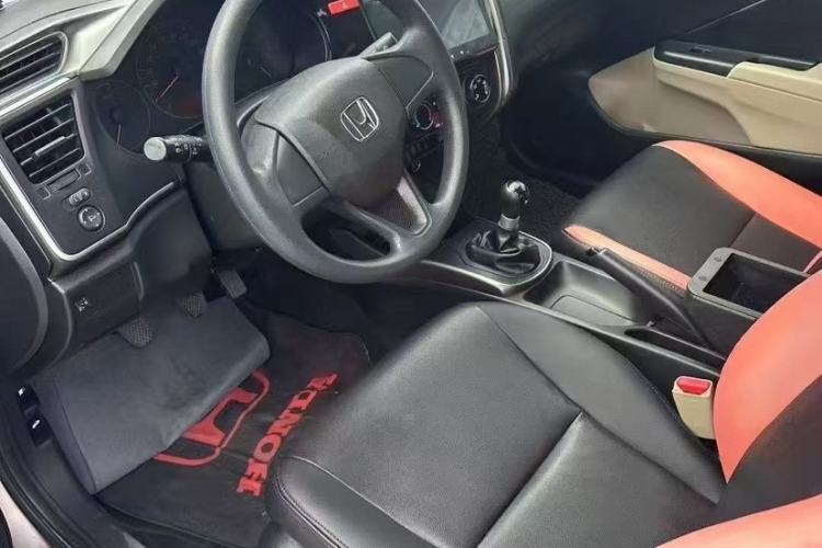 Used Honda Greiz 2016 1.5L Manual Classic Edition Interior 1