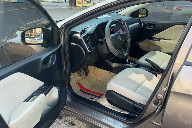 Used Honda Greiz 2016 1.5L CVT Classic Edition Interior 1