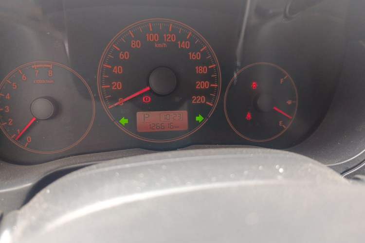 Used Honda Greiz 2016 1.5L CVT Classic Edition Odometer Close Up