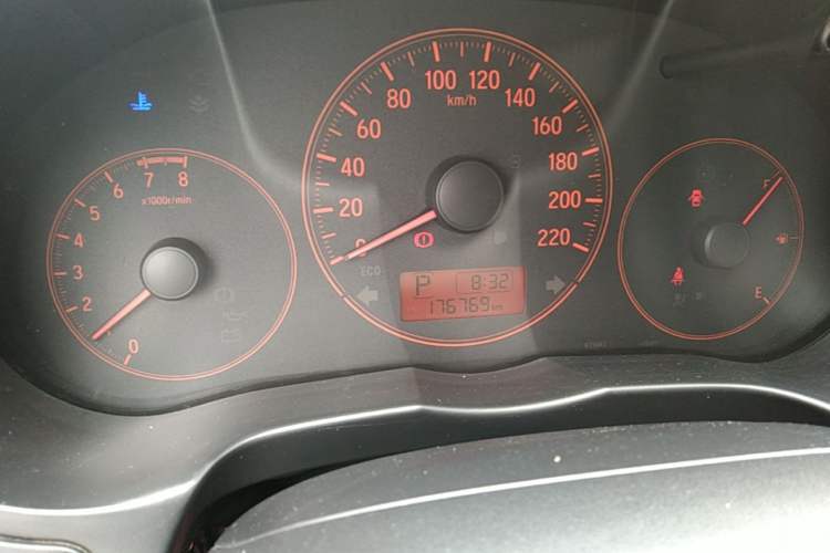 Used Honda Greiz 2016 1.5L CVT Classic Edition Odometer Close Up