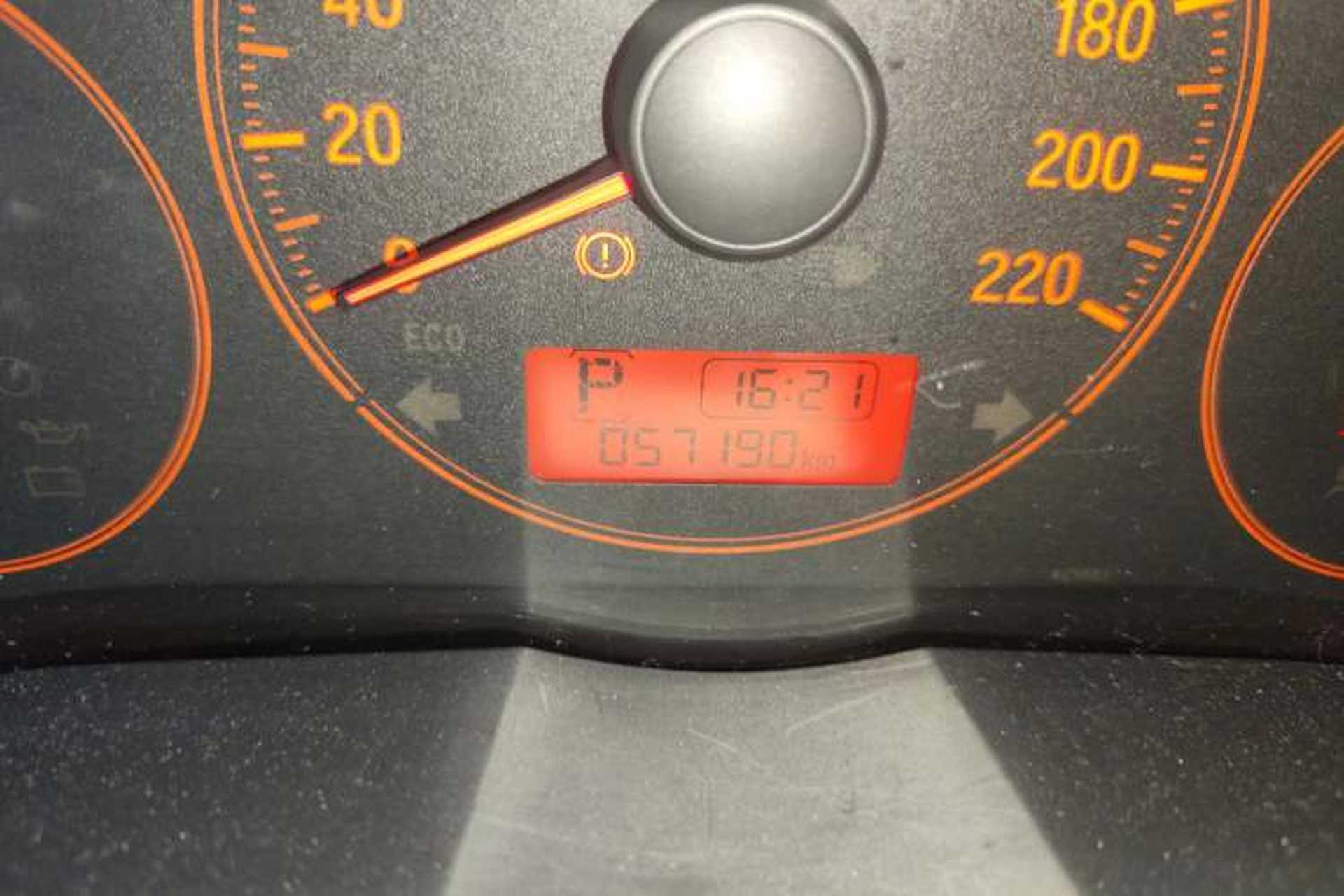 Used Honda Greiz 2016 1.5L CVT Classic Edition Odometer Close Up