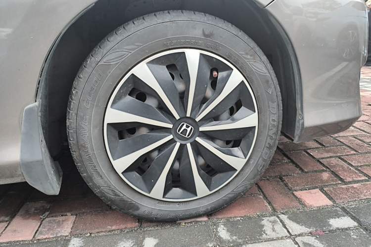 Used Honda Greiz 2016 1.5L Manual Classic Edition Right Front Wheel Hub