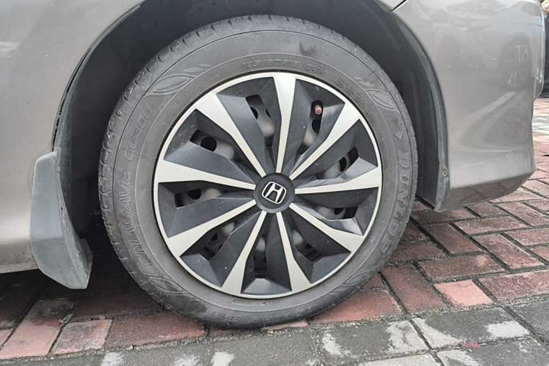 Used Honda Greiz 2016 1.5L Manual Classic Edition Right Front Wheel Hub