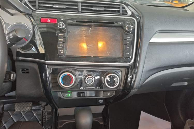 Used Honda Greiz 2016 1.5L CVT Fashion Edition Audio And AC Panel