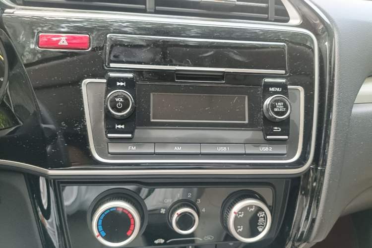 Used Honda Greiz 2016 1.5L CVT Comfort Version Audio And AC Panel