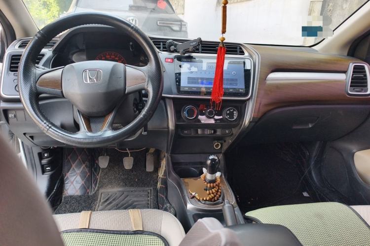 Used Honda Greiz 2016 1.5L Manual Classic Edition Center Console